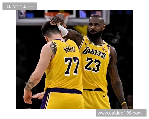 寻求保罗，联手詹皇冲冠？湖人操作引爆联盟，字母哥也要加盟？