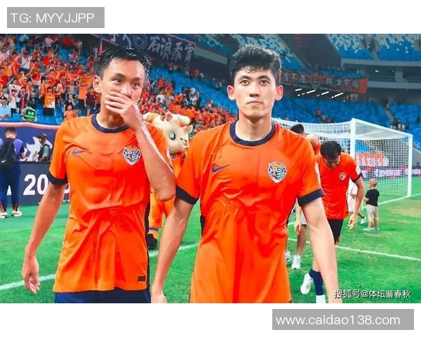 曝海牛外援连夜跑深圳密会女友：裤裆里满是血 第2天踢蓉城丢单刀